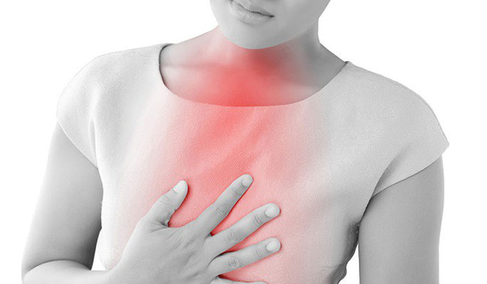 Đau ngực dữ dội chính là dấu hiệu nguy hiểm của bệnh huyết áp doãng