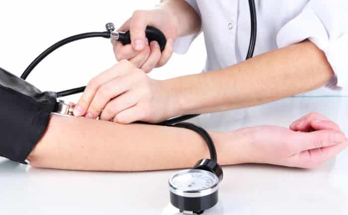 Huyết áp kế đồng hồ thường được sử dụng trong bệnh viện, và các cơ sở y tế